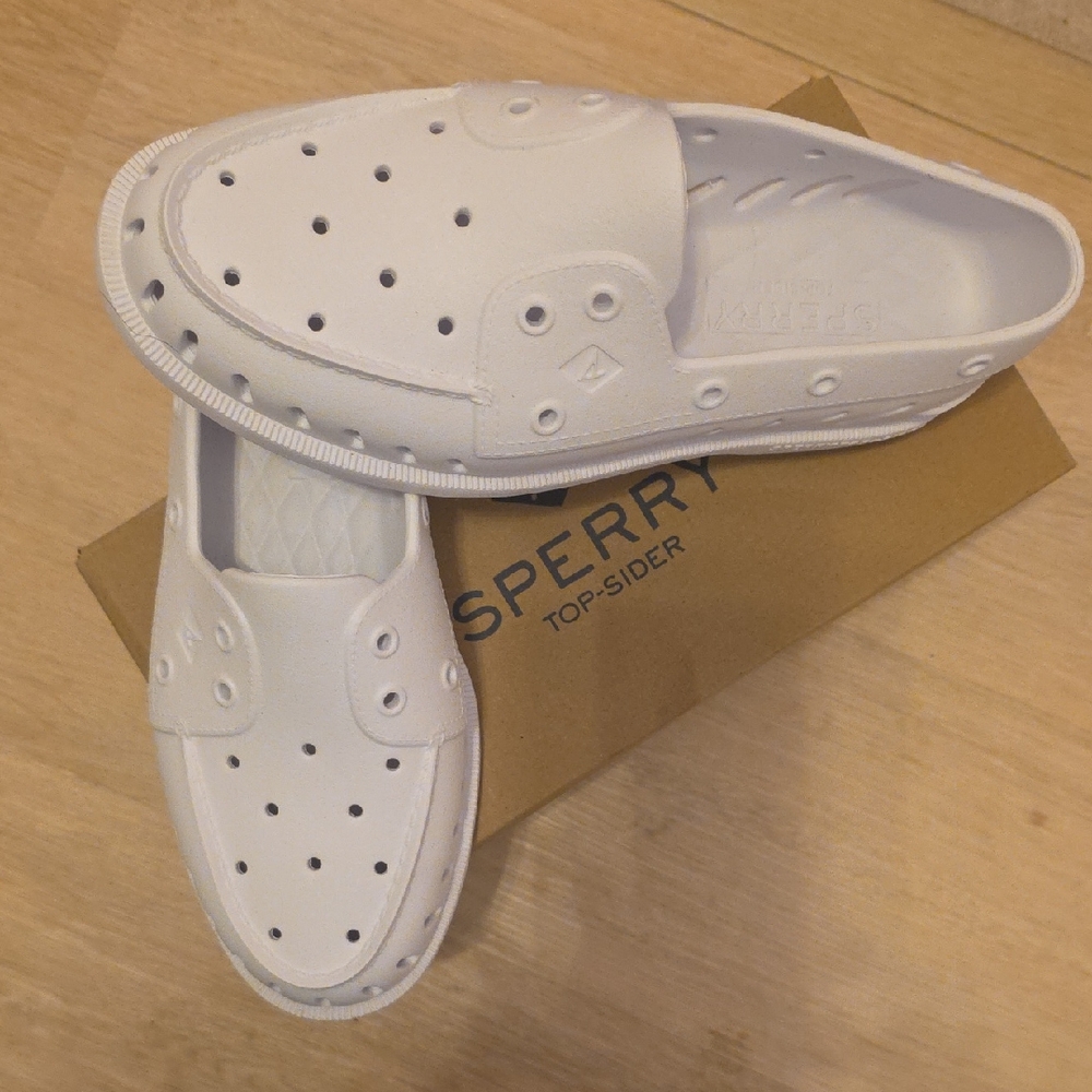 NWT/BOX SPERRY TOP SIDER AO FLOAT WHITE- 10